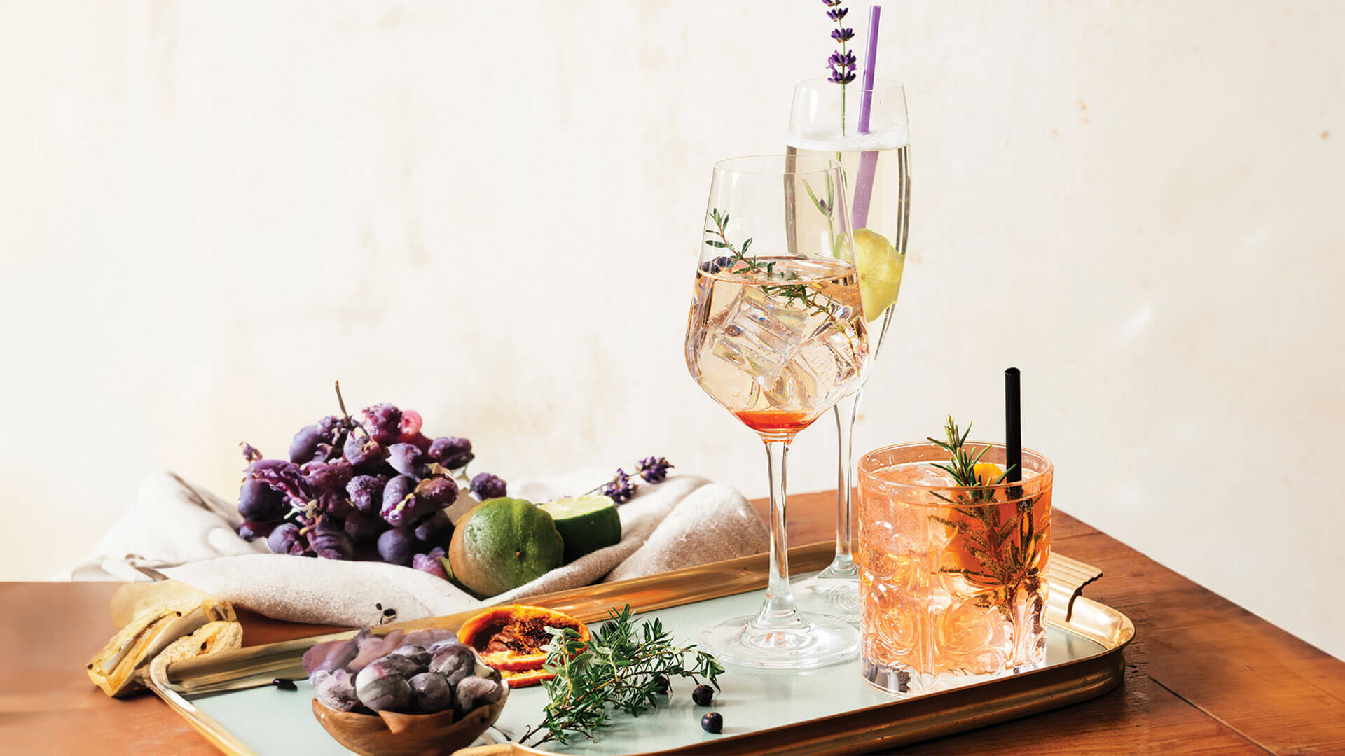 Pretty cocktails touches of lavender and flowers.